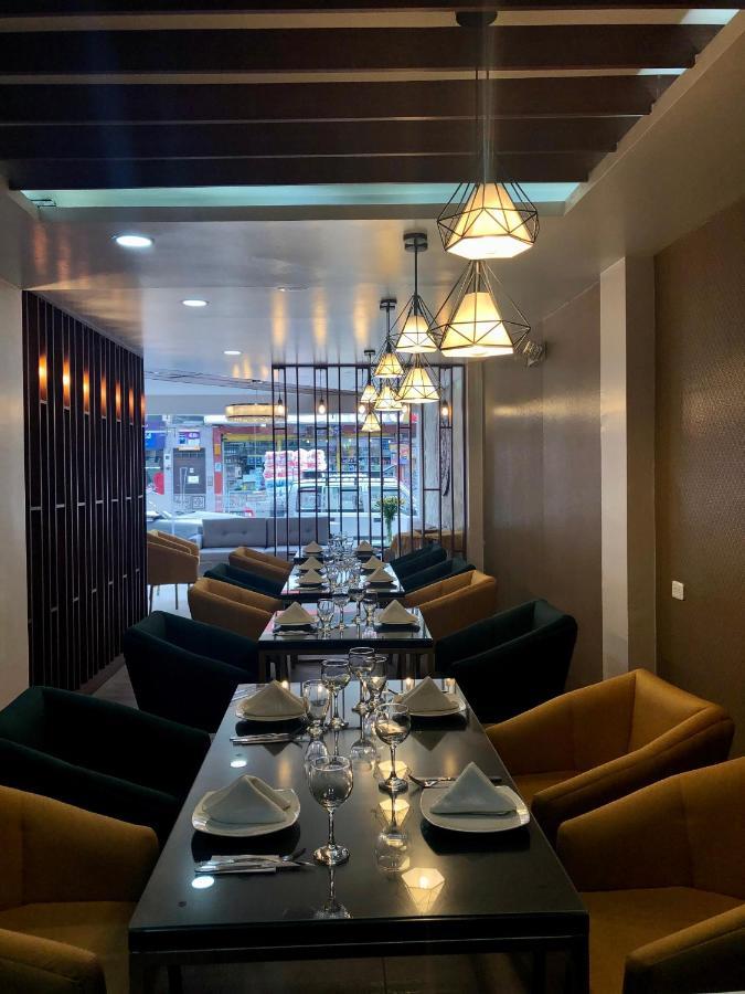Hotel Makroz Латакунґа Екстер'єр фото