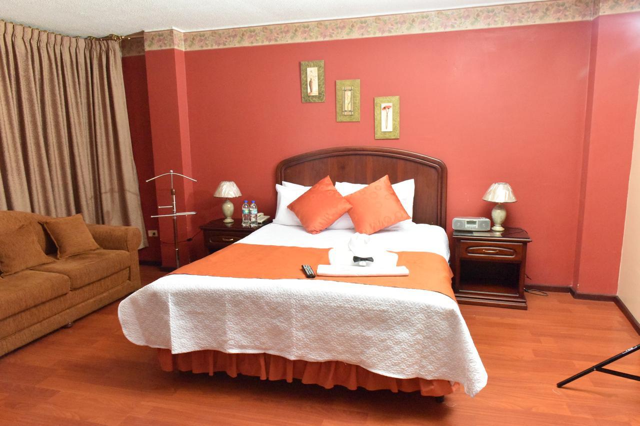 Hotel Makroz Латакунґа Екстер'єр фото