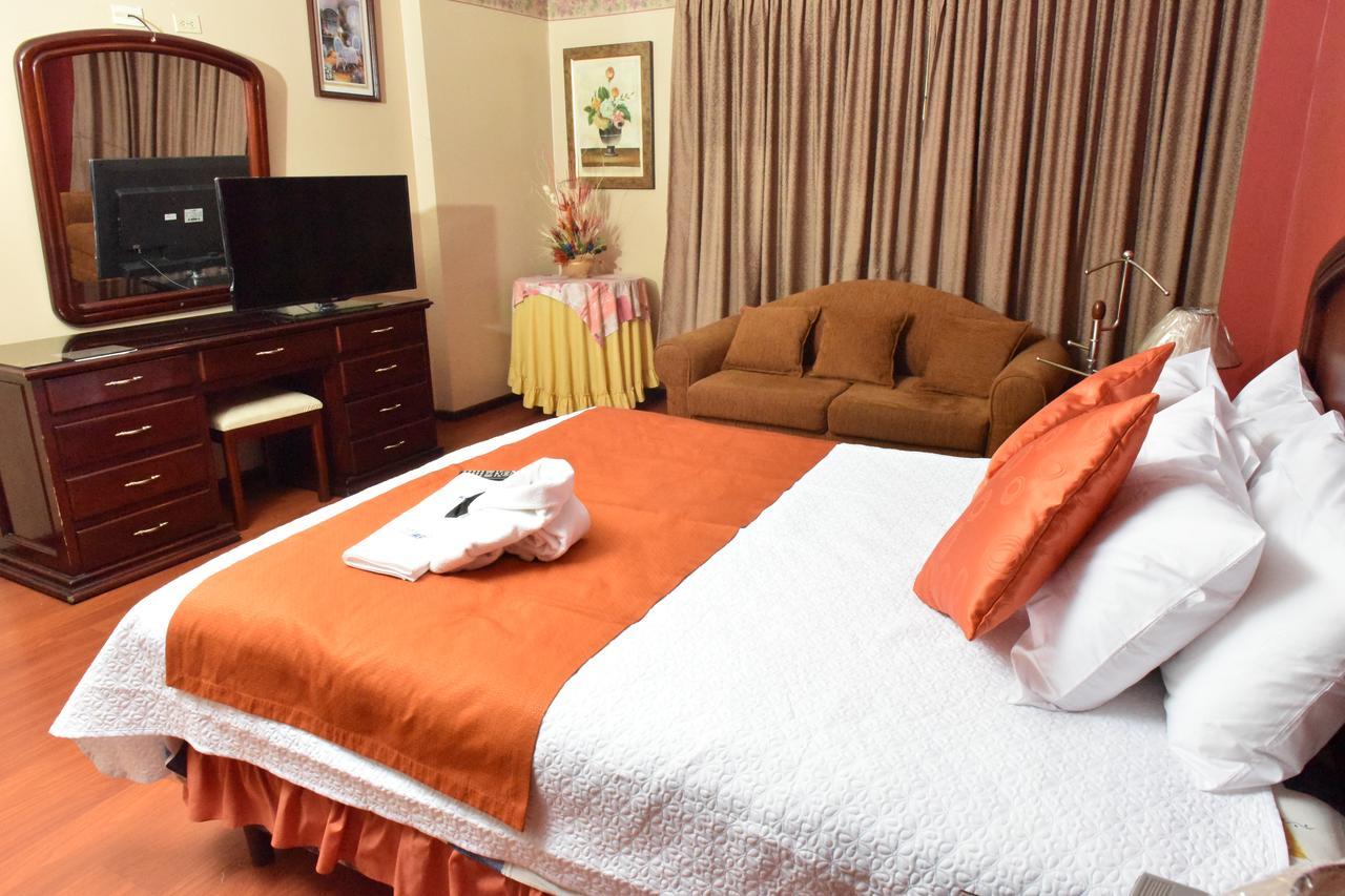 Hotel Makroz Латакунґа Екстер'єр фото