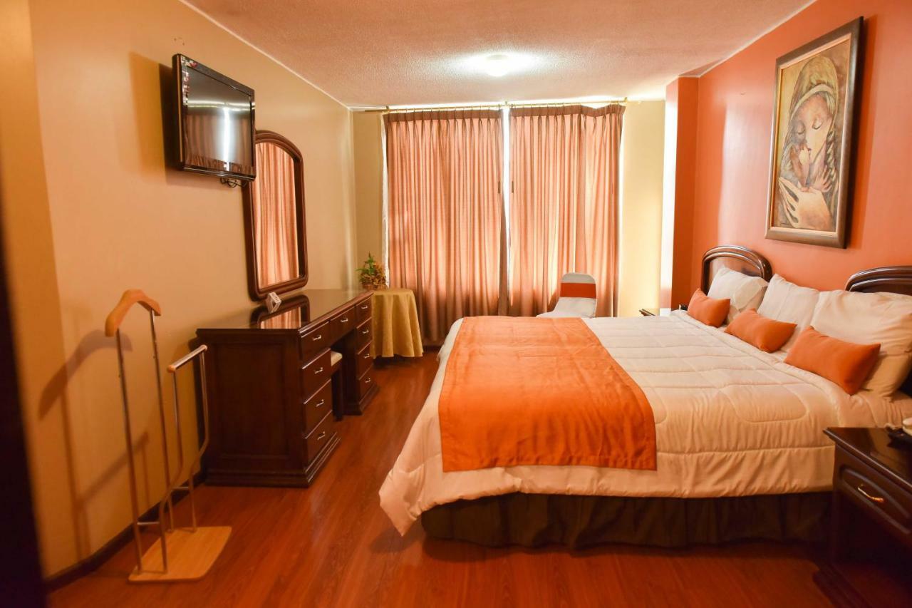 Hotel Makroz Латакунґа Екстер'єр фото