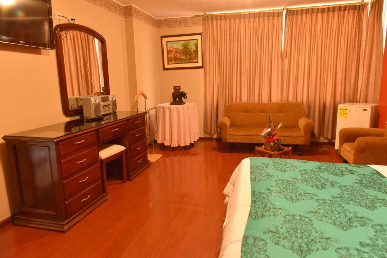 Hotel Makroz Латакунґа Екстер'єр фото