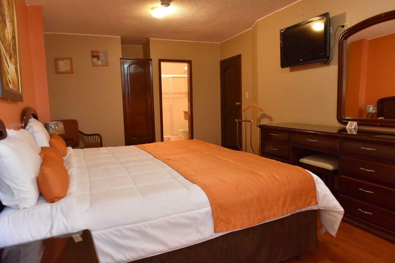 Hotel Makroz Латакунґа Екстер'єр фото