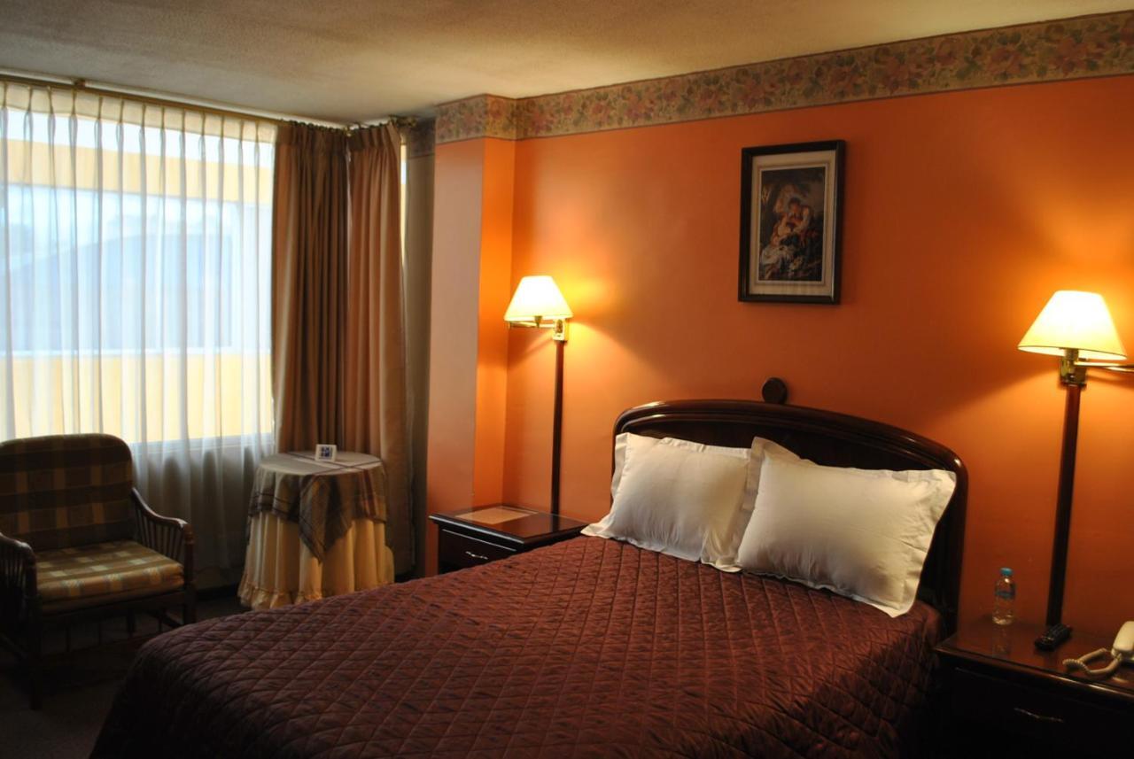 Hotel Makroz Латакунґа Екстер'єр фото