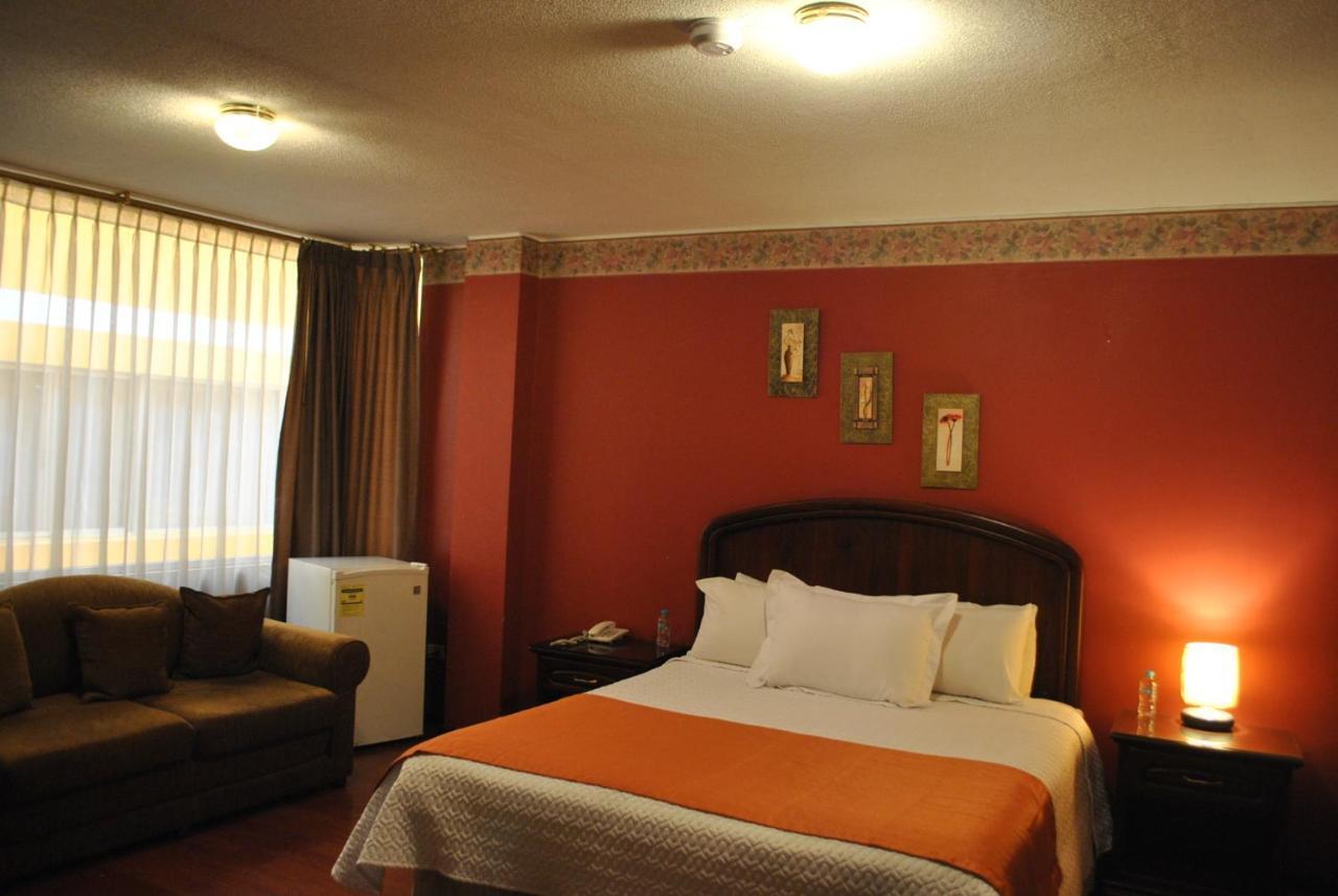 Hotel Makroz Латакунґа Екстер'єр фото