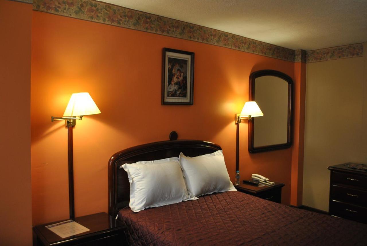 Hotel Makroz Латакунґа Екстер'єр фото
