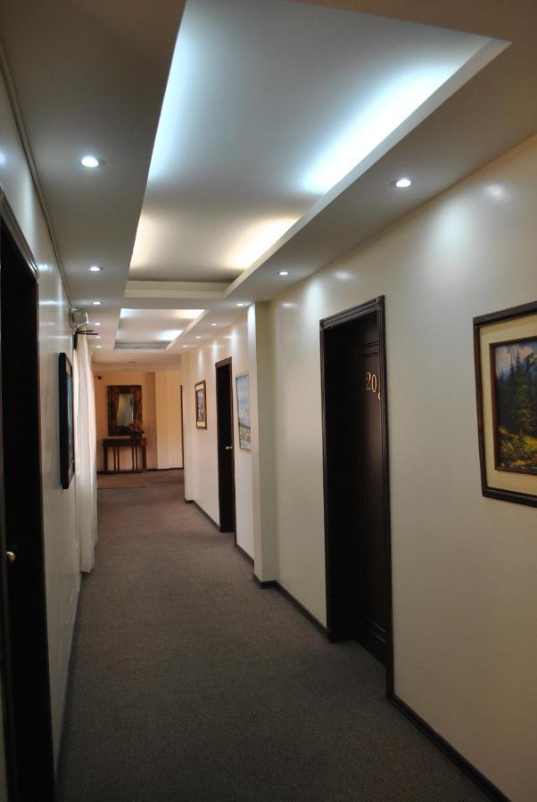 Hotel Makroz Латакунґа Екстер'єр фото
