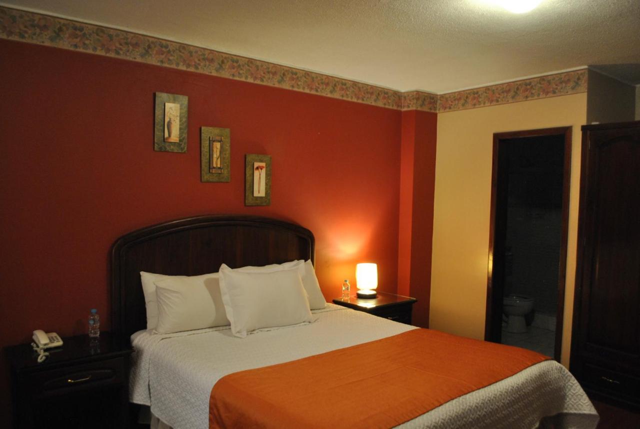 Hotel Makroz Латакунґа Екстер'єр фото