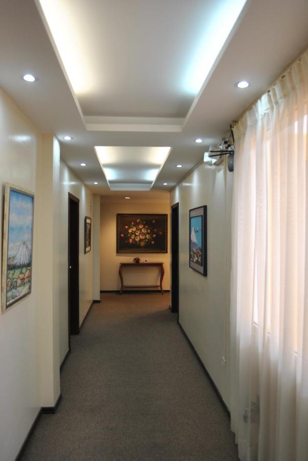 Hotel Makroz Латакунґа Екстер'єр фото