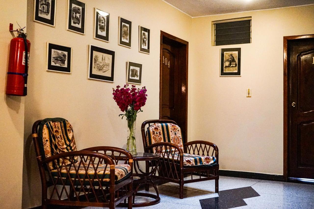 Hotel Makroz Латакунґа Екстер'єр фото