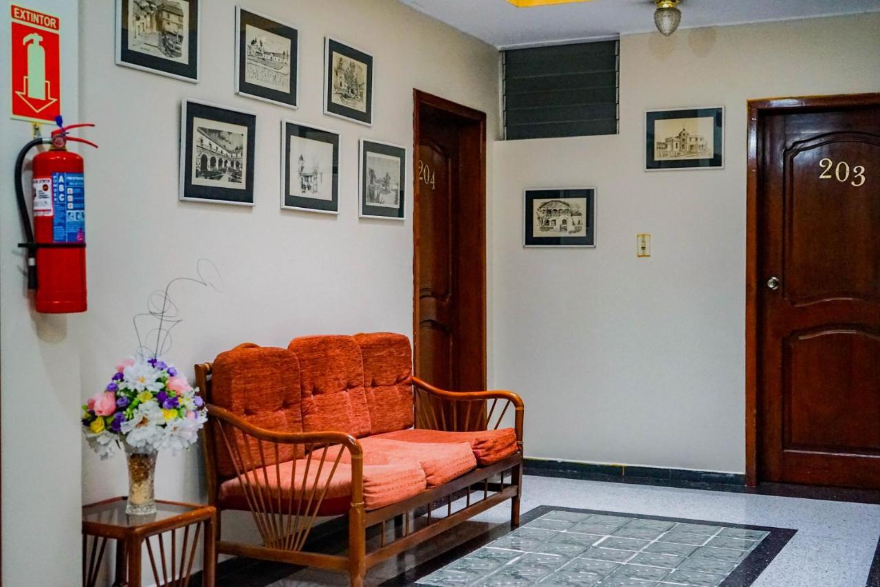 Hotel Makroz Латакунґа Екстер'єр фото